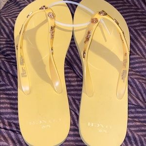 Coach Alyssa charms yellow/gold flip flops